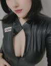 大胸气质美女