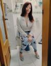 商场内可搞美甲大胸妹