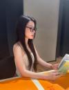 江岸小美女
